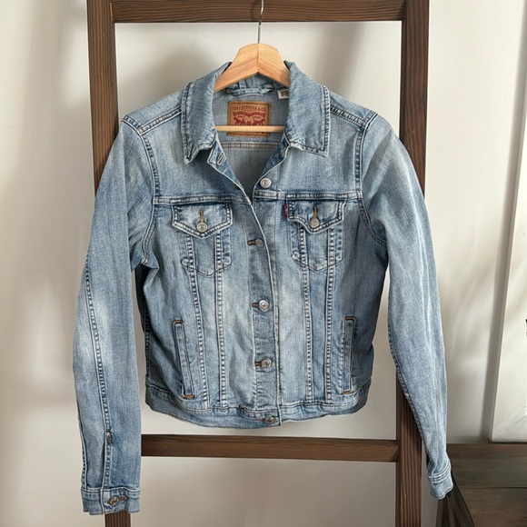 Levi’s Jean Jacket - Picture 1 of 3